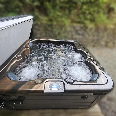 3 Clos Na Feirme Three Bedroom House With Hot Tub * Galway