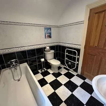 3 Clos Na Feirme Three Bedroom House With Hot Tub 골웨이