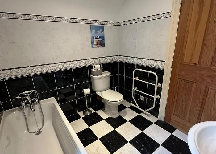 3 Clos Na Feirme Three Bedroom House With Hot Tub 골웨이